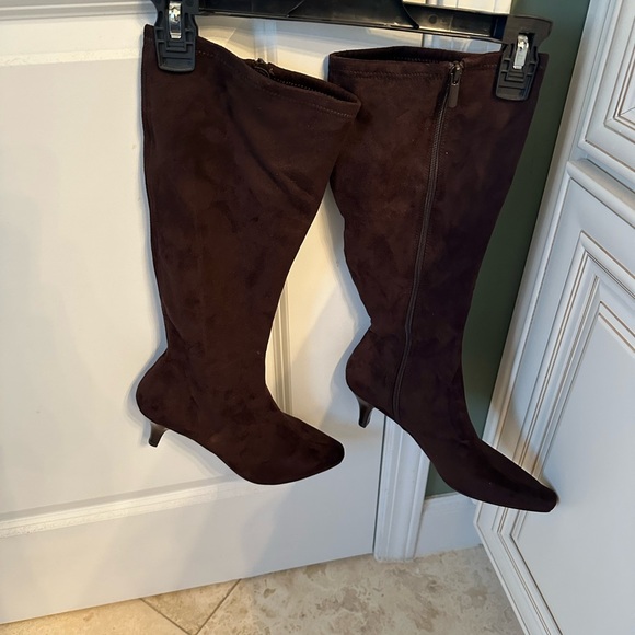 Impo Chocolate Heeled Boots Stretch - Picture 3 of 4